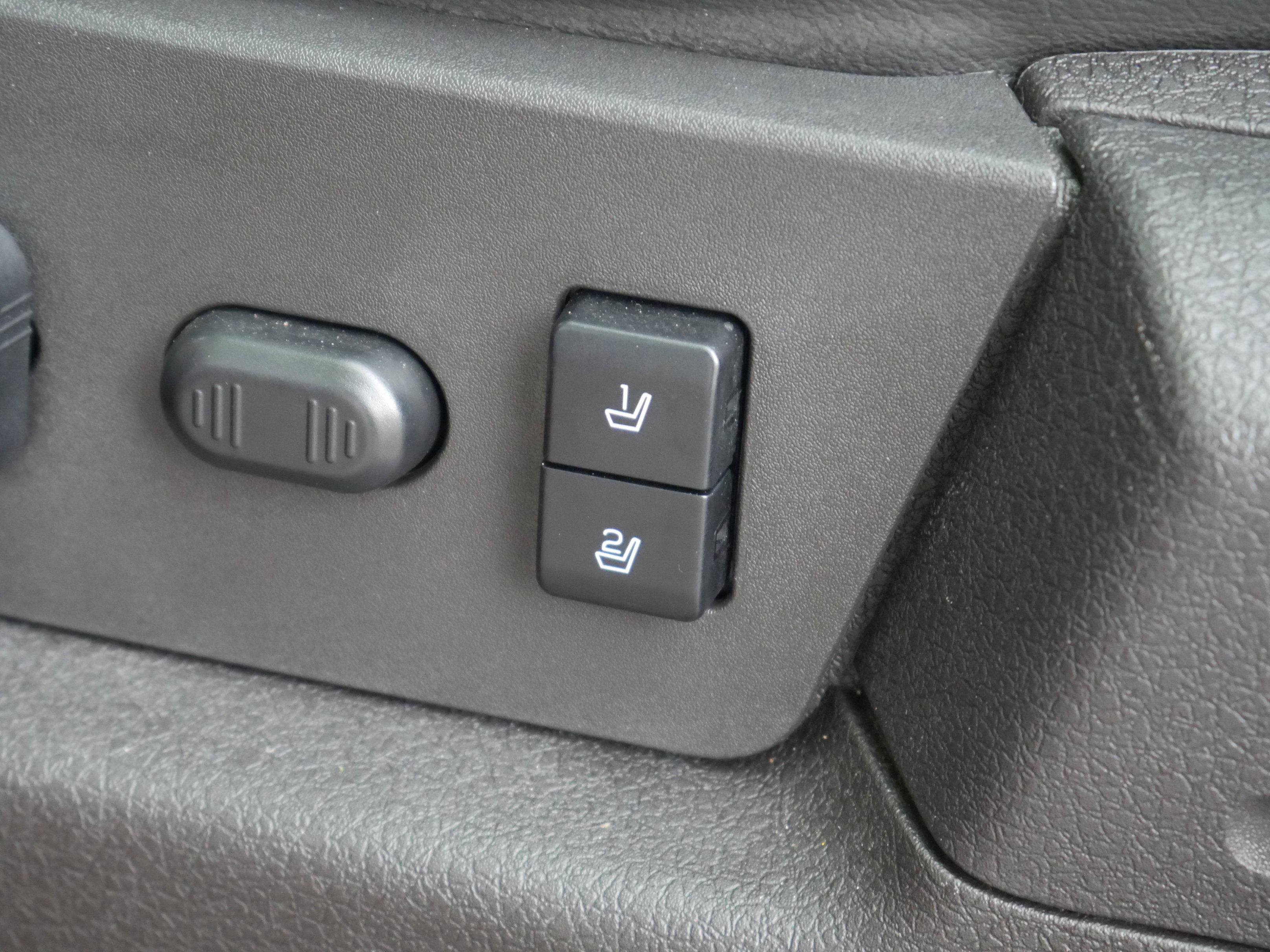 Used 2014 Ford F150 Lariat w/ Equipment Group 502A Luxury AWD/4WD image 4