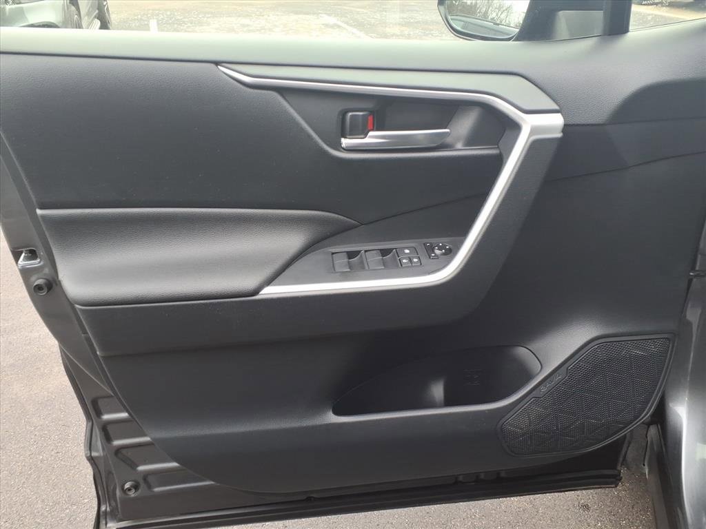 Used 2019 Toyota RAV4 XLE image 11