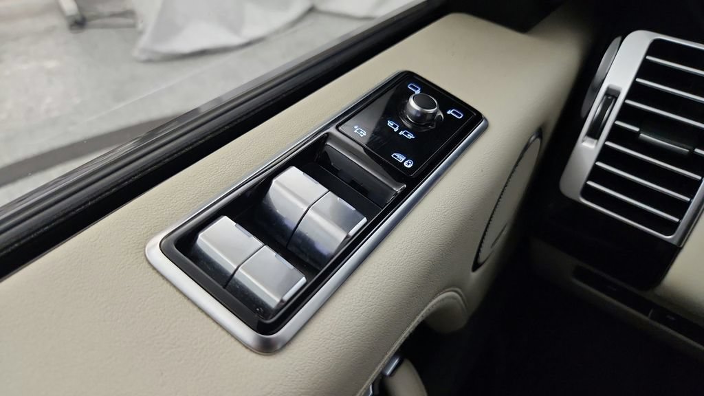 Used 2019 Land Rover Range Rover Supercharged AWD/4WD image 25