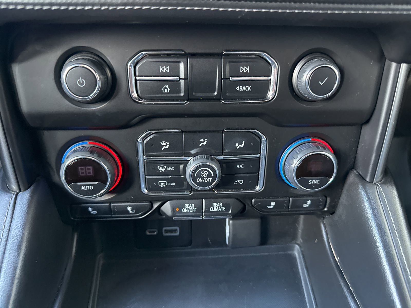 Used 2021 Chevrolet Suburban LT w/ Rear Media and Nav Package AWD/4WD image 29