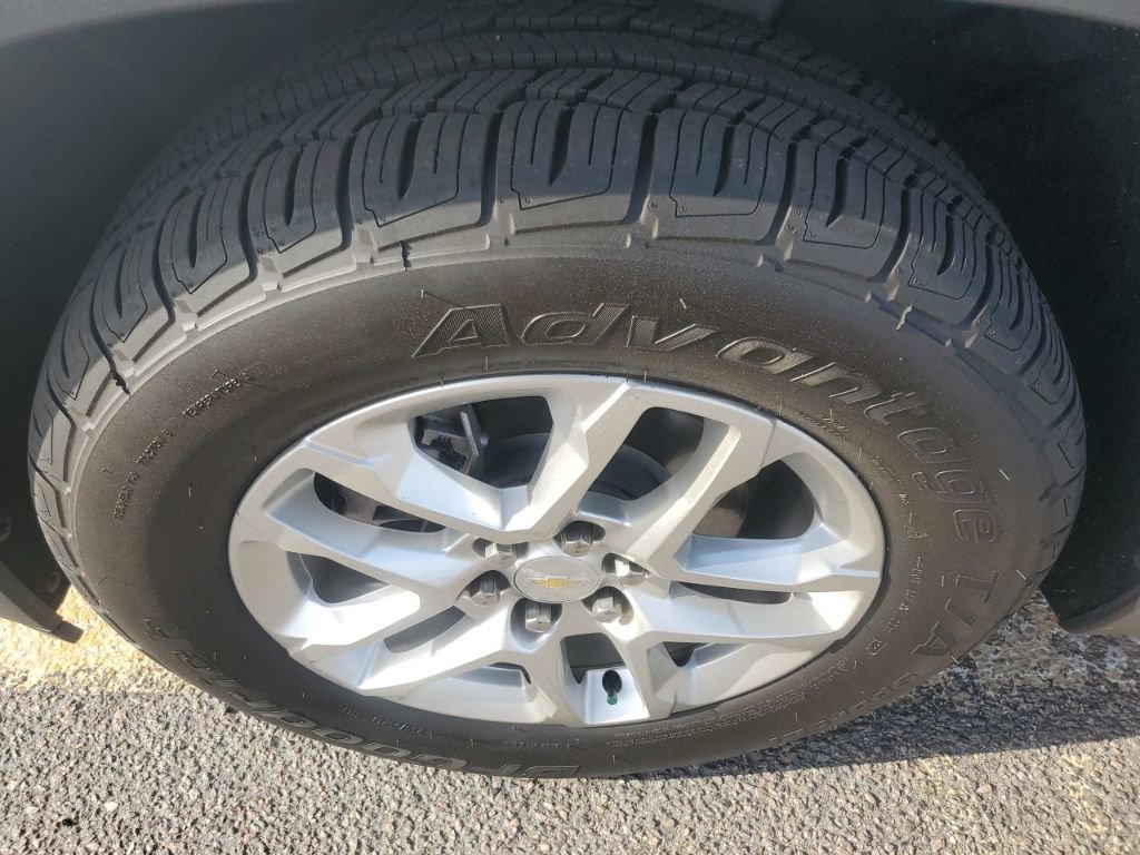 Used 2021 Chevrolet Traverse LS image 9