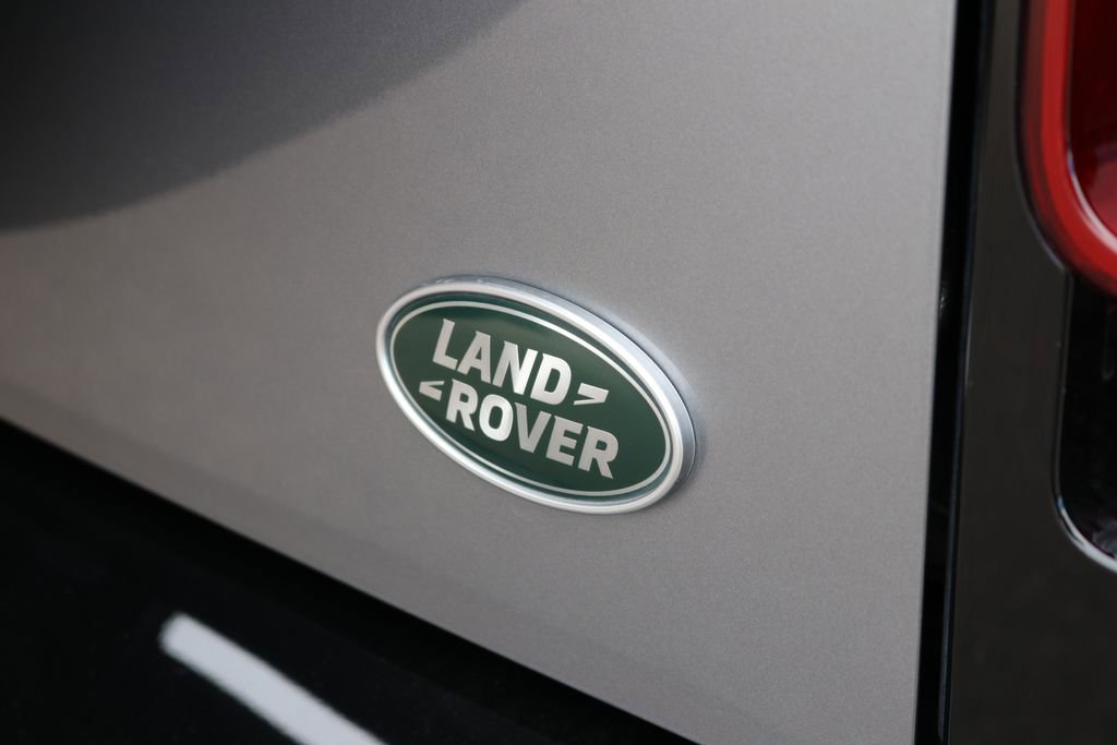 Used 2023 Land Rover Defender 110 X-Dynamic SE image 29