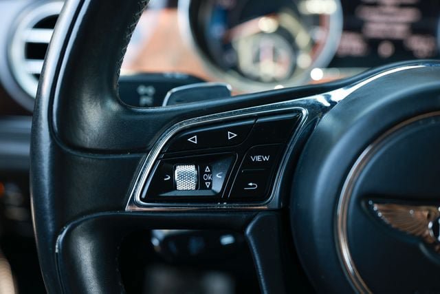 Used 2018 Bentley Bentayga AWD/4WD image 35