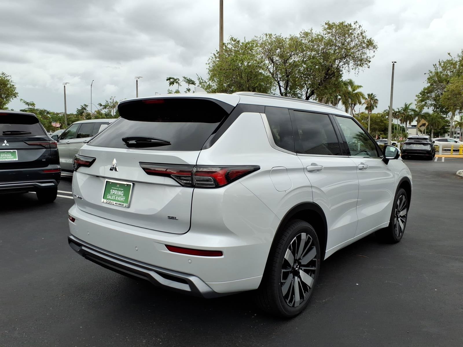 New 2026 Mitsubishi Outlander SEL FWD image 10