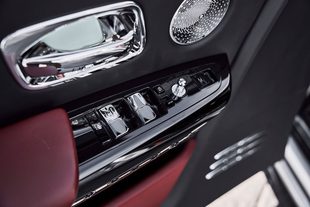Used 2024 Rolls-Royce Phantom Sedan RWD image 45
