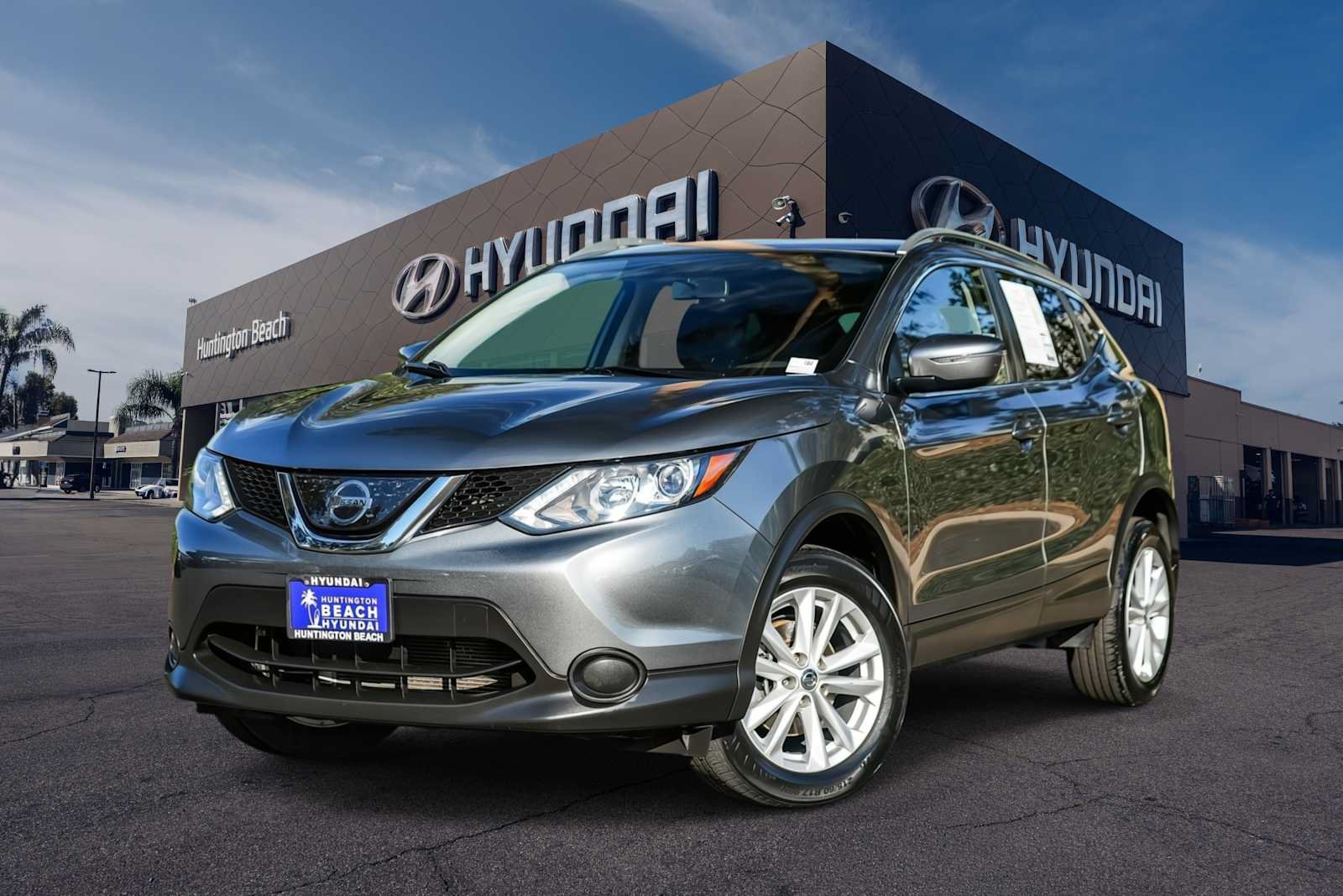 Used 2018 Nissan Rogue Sport SV FWD image 1