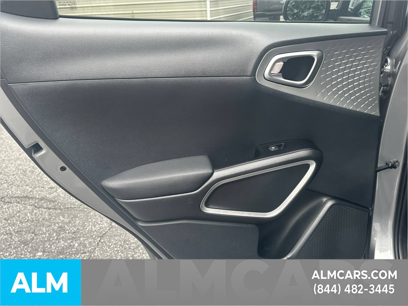 Used 2025 Kia Soul LX w/ LX Technology Package FWD image 24