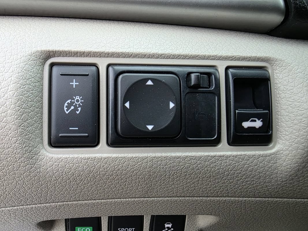 Used 2016 Nissan Sentra SV w/ Style Package FWD image 32