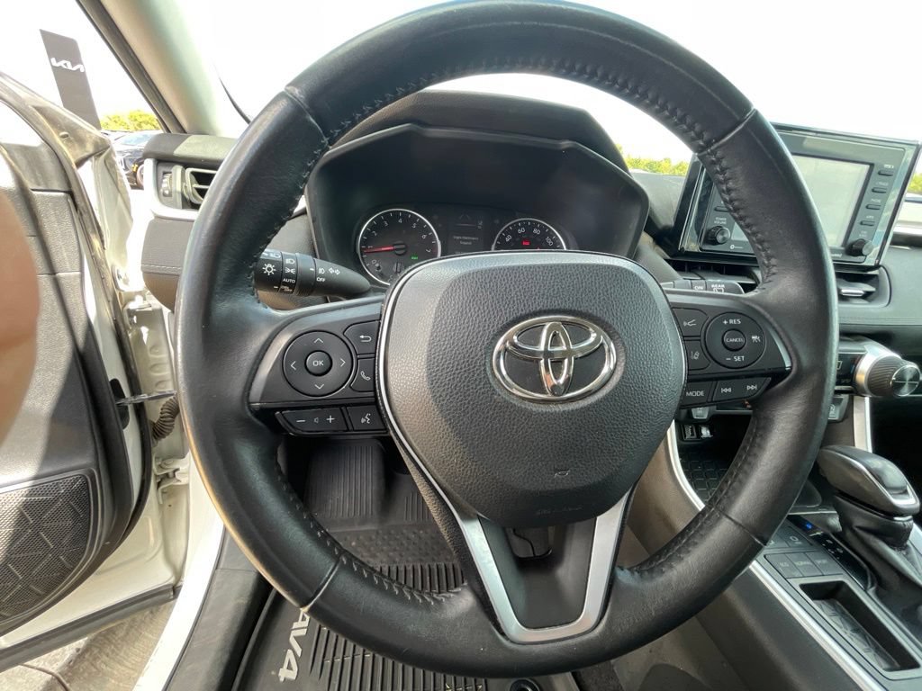 Used 2020 Toyota RAV4 XLE Premium FWD image 13
