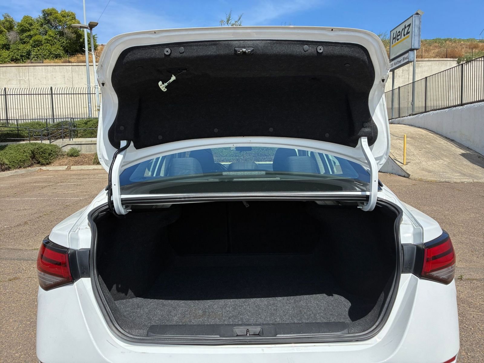 Used 2025 Nissan Sentra SV FWD image 29