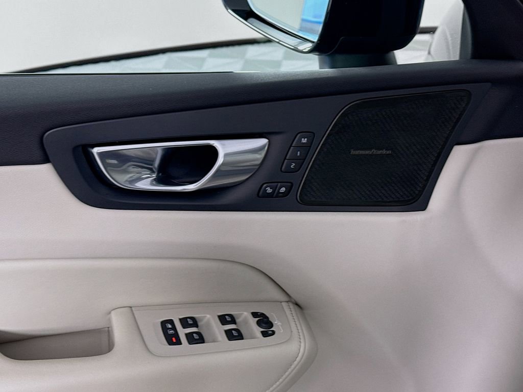 Used 2025 Volvo XC60 T8 Ultra w/ Protection Package Premier image 19