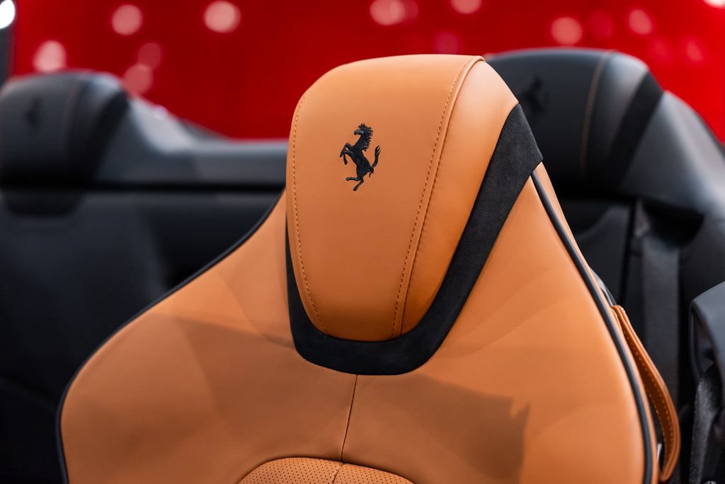 Used 2026 Ferrari Roma Spider RWD image 6