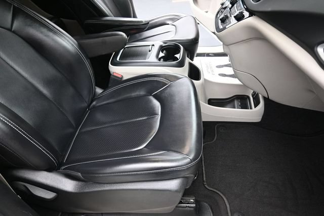 Used 2023 Chrysler Pacifica Touring-L FWD image 26