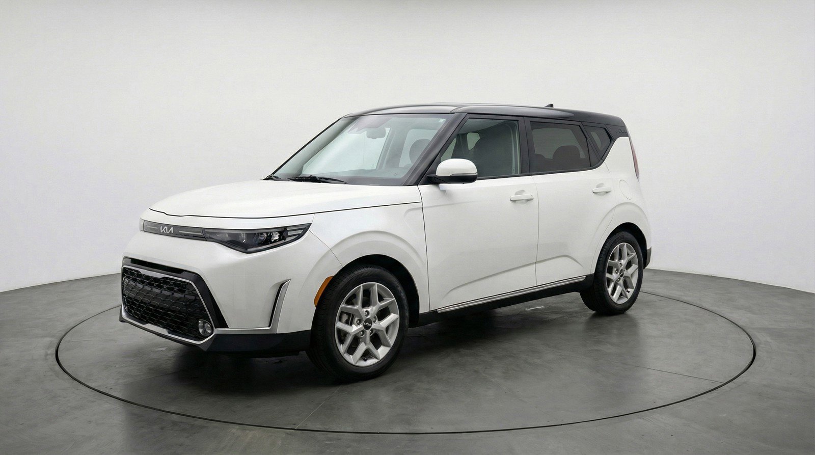 Used 2025 Kia Soul LX w/ LX Technology Package FWD image 3