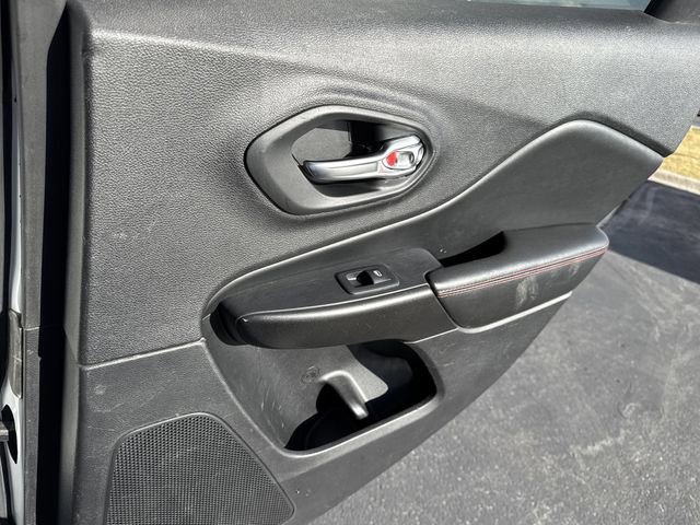 Used 2019 Jeep Cherokee Trailhawk w/ Cold Weather Group image 21