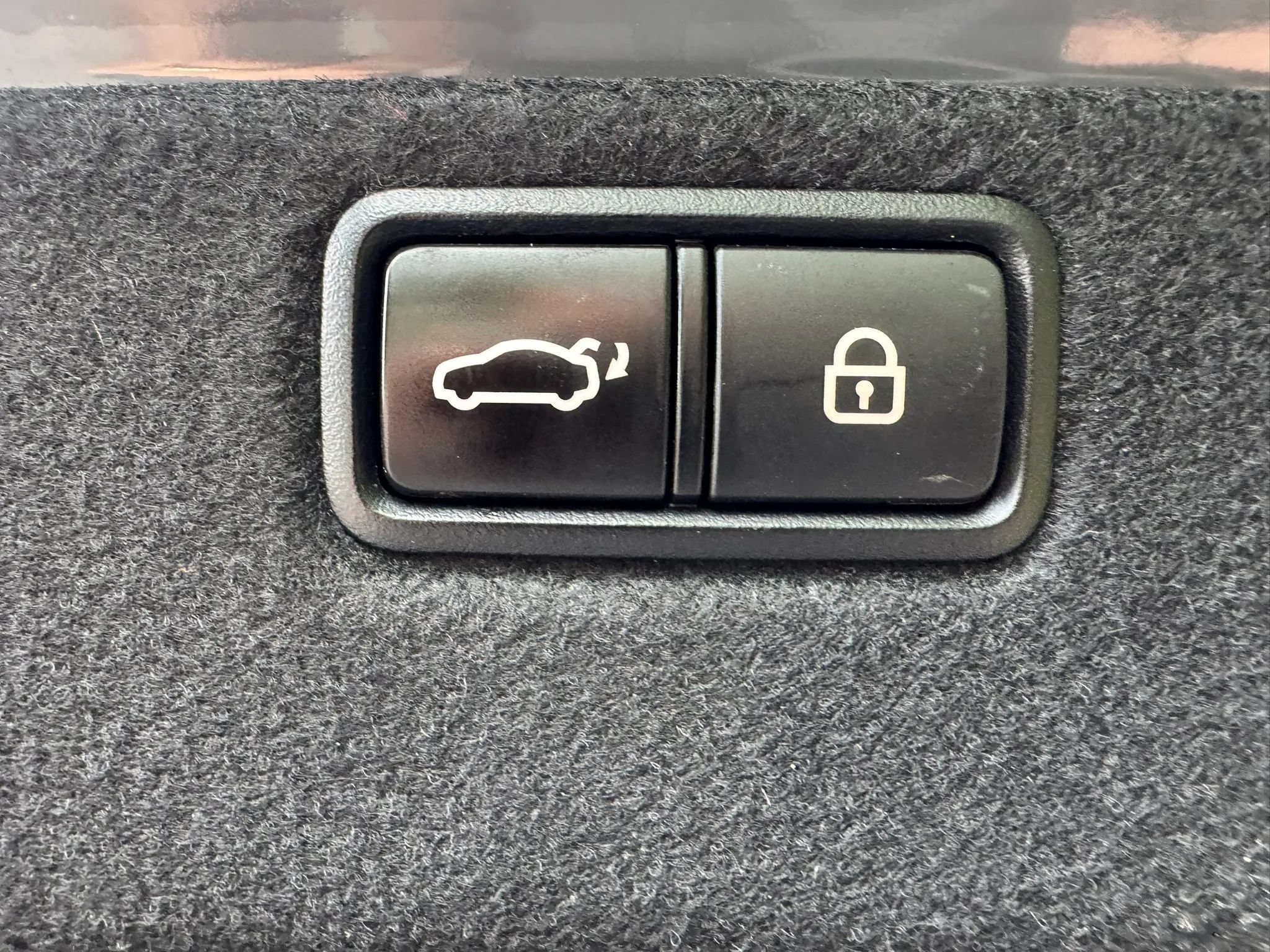 Used 2018 Genesis G80 3.3T Sport RWD image 19