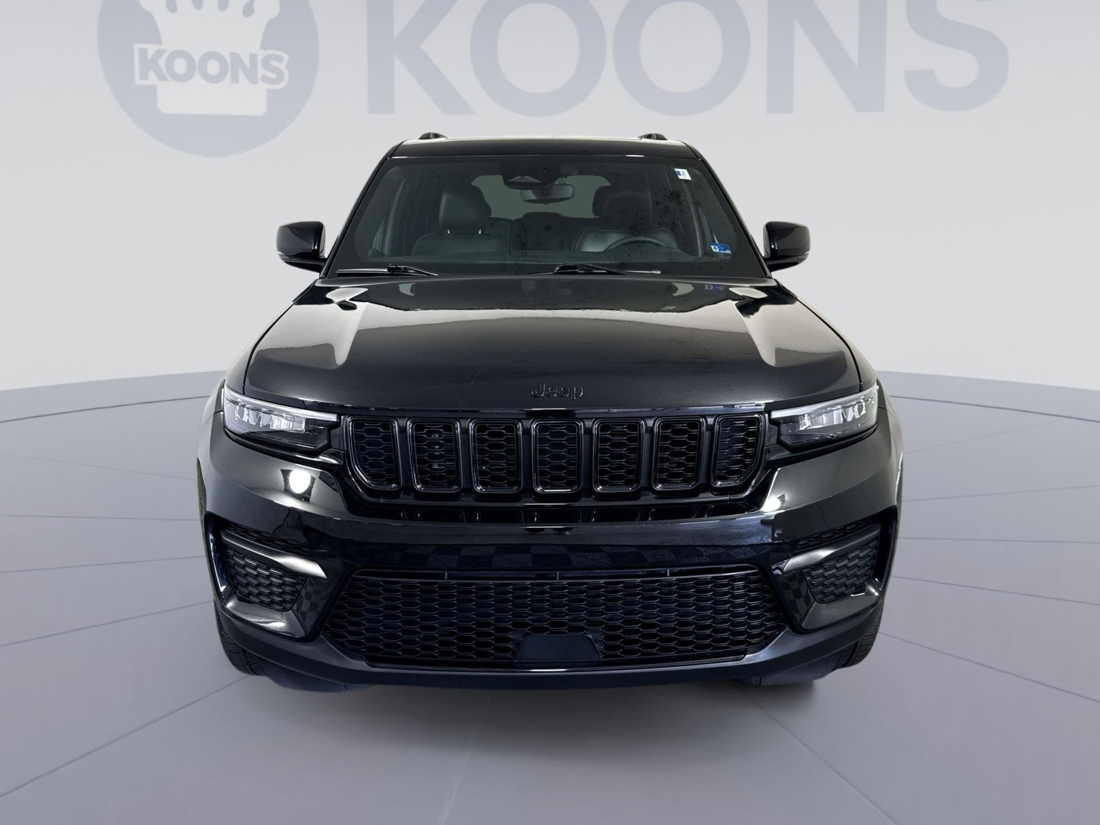 Used 2023 Jeep Grand Cherokee Altitude AWD/4WD image 11