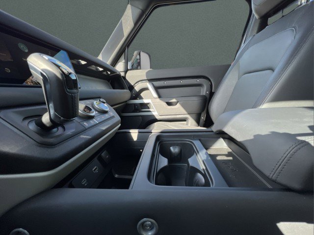 Used 2024 Land Rover Defender 90 X-Dynamic SE image 22
