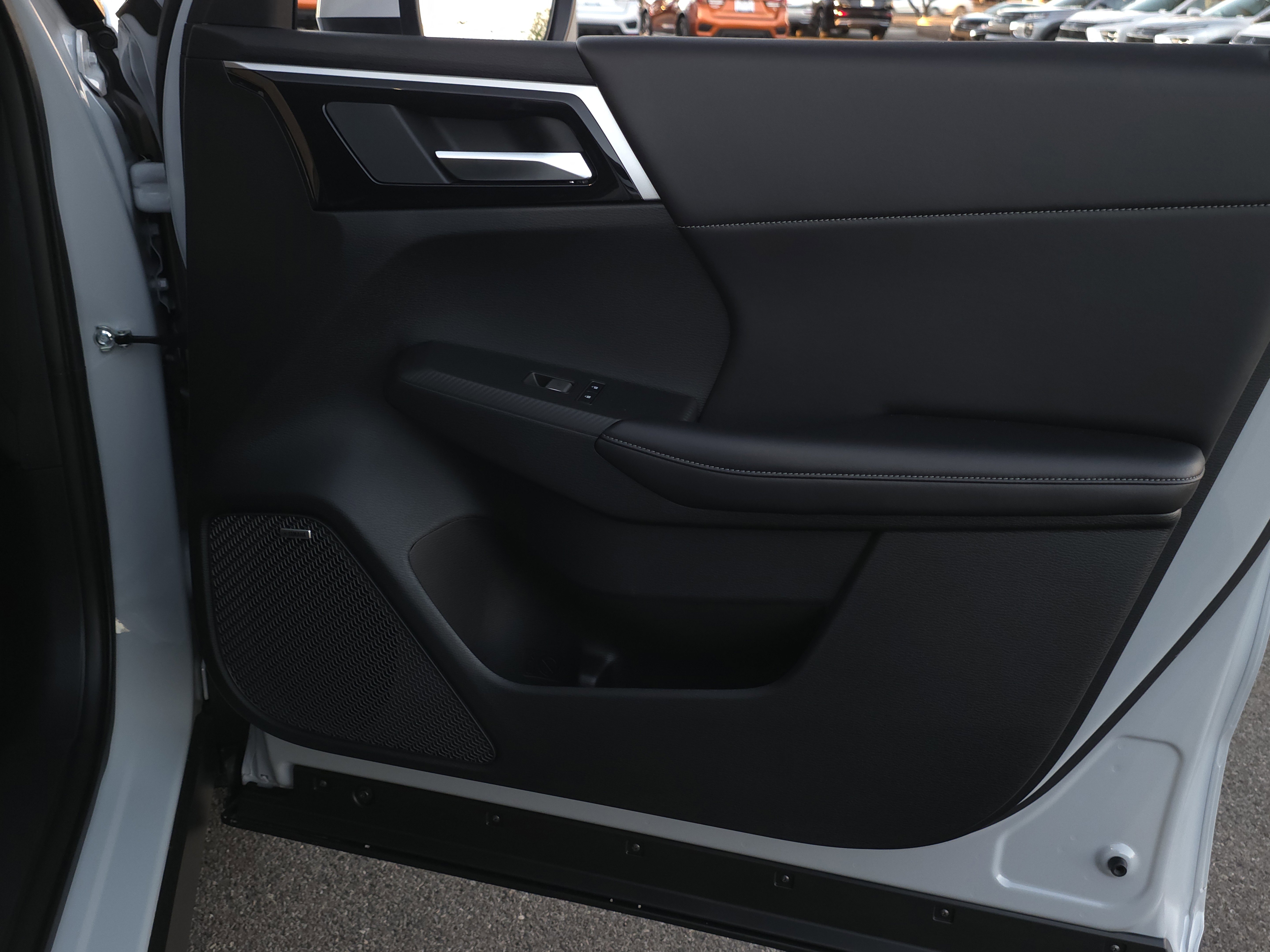 New 2025 Mitsubishi Outlander SE image 27