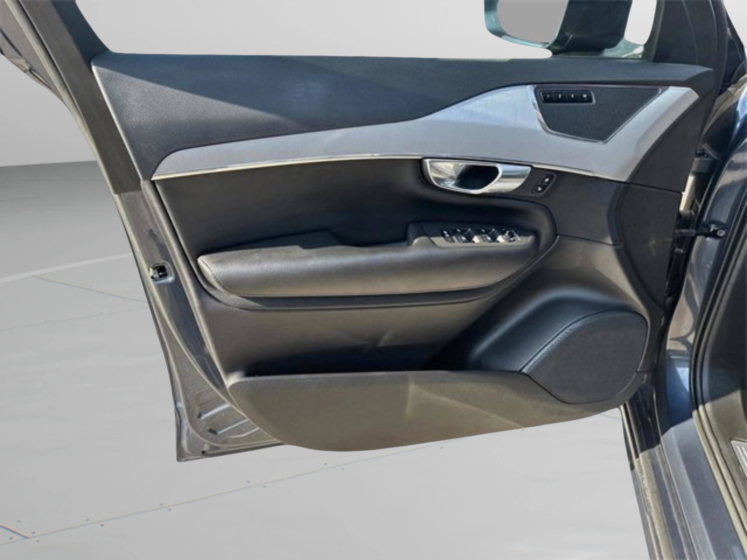 Used 2023 Volvo XC90 B5 Core image 9