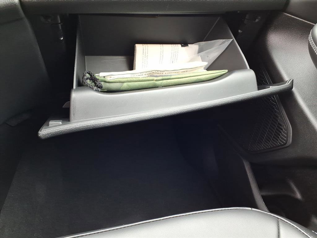 Used 2025 Jeep Grand Cherokee Limited image 15