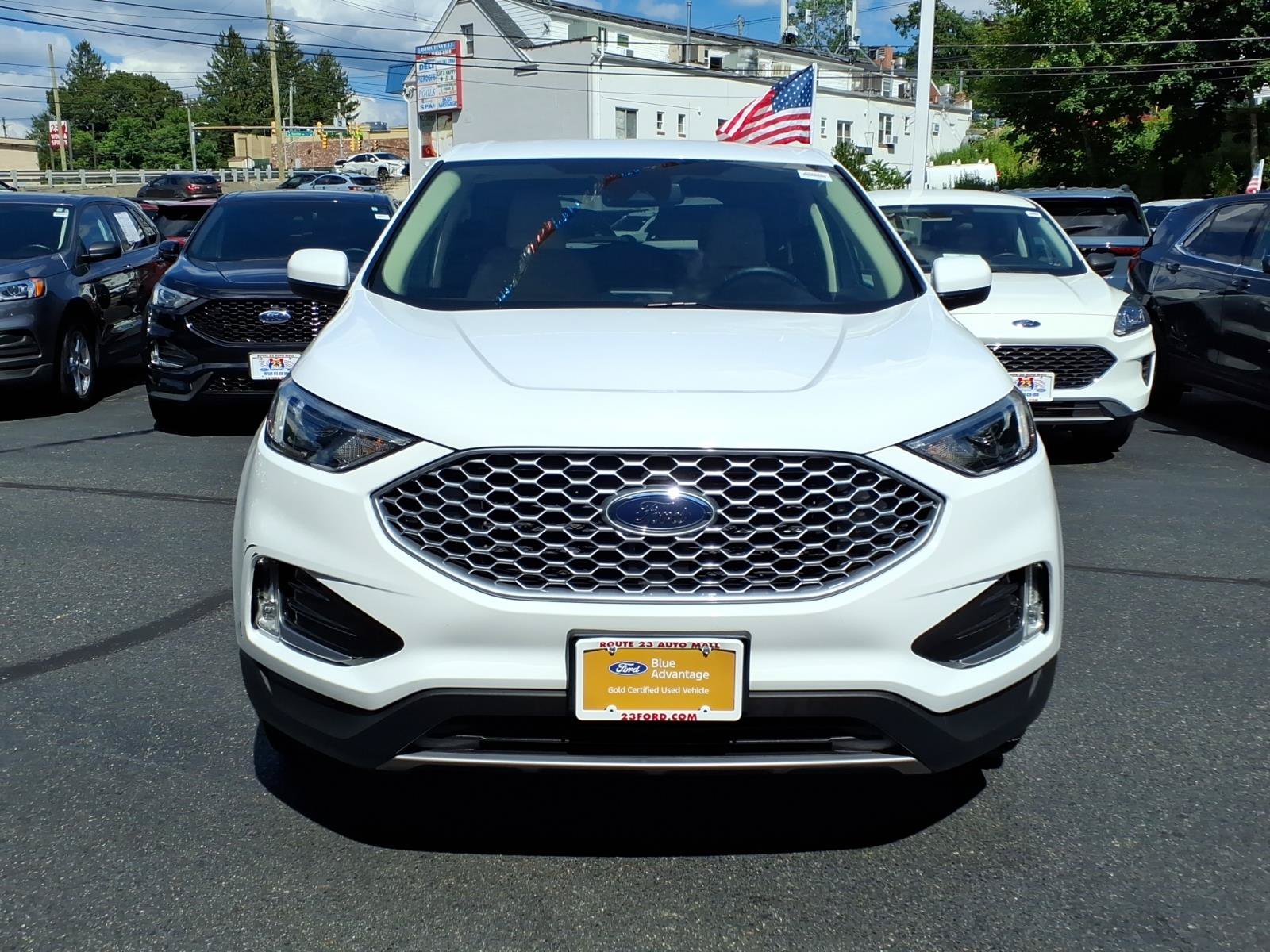 Certified 2023 Ford Edge SEL w/ Convenience Package AWD/4WD image 2