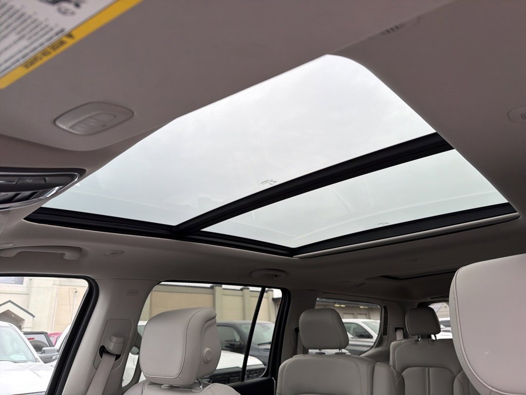 Used 2022 Jeep Wagoneer Series III w/ Premium Group I image 43