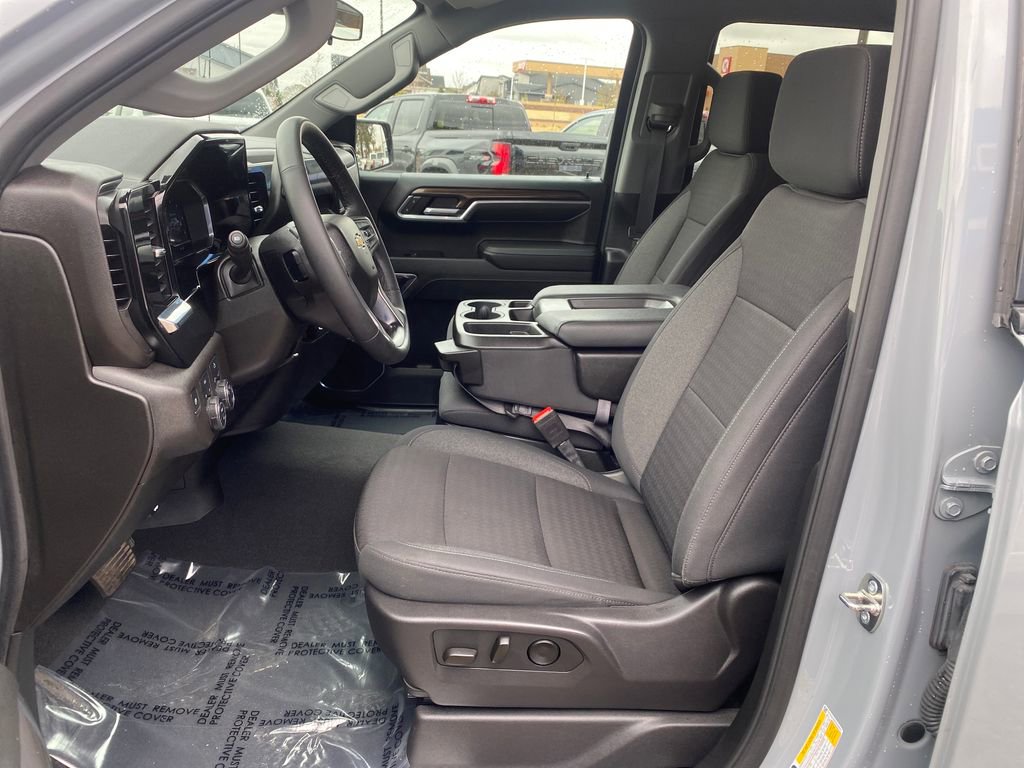 Used 2024 Chevrolet Silverado 1500 LT AWD/4WD image 9