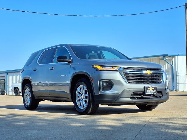 Used 2023 Chevrolet Traverse LS FWD image 3