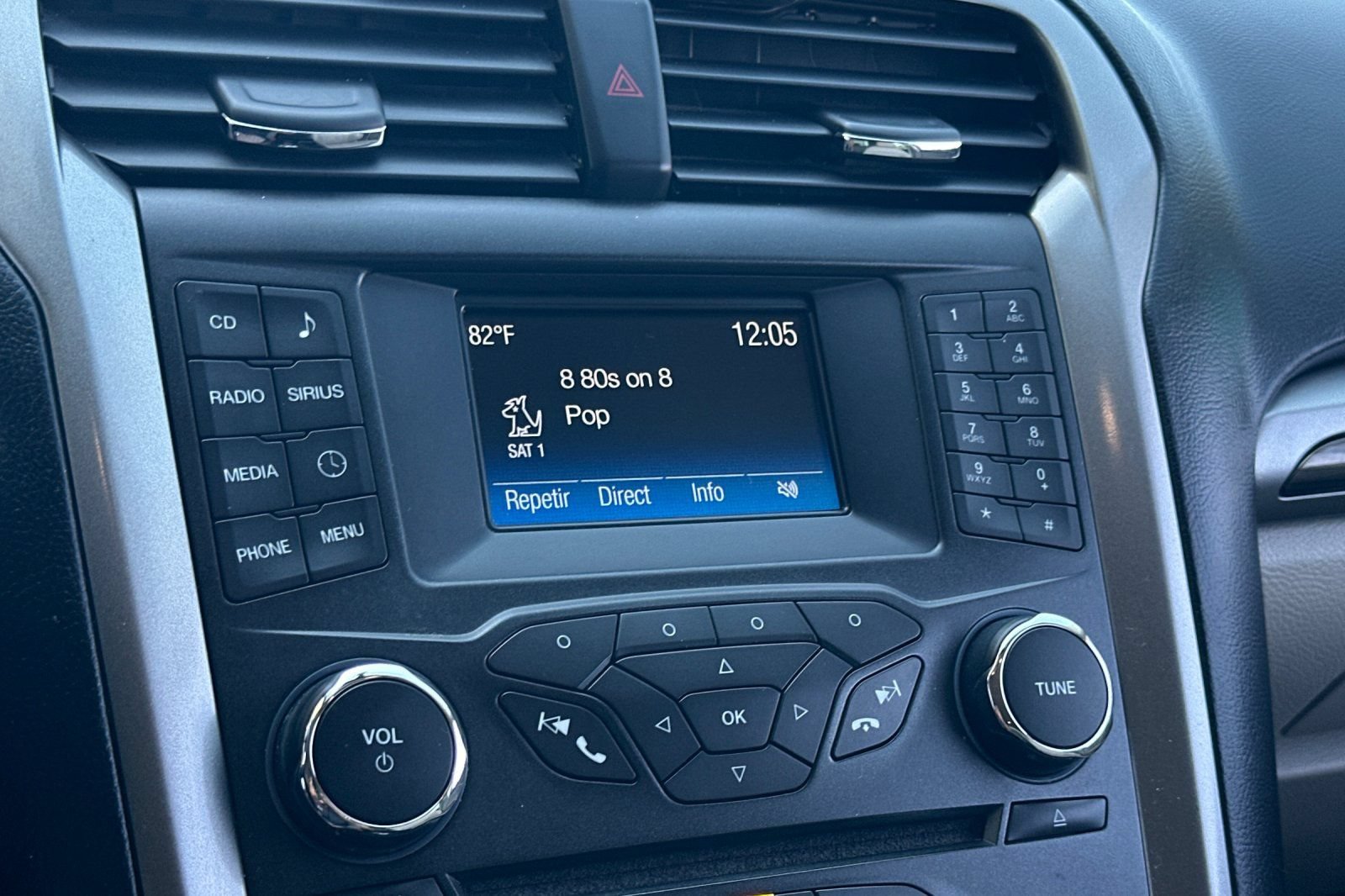 Used 2018 Ford Fusion SE FWD image 16