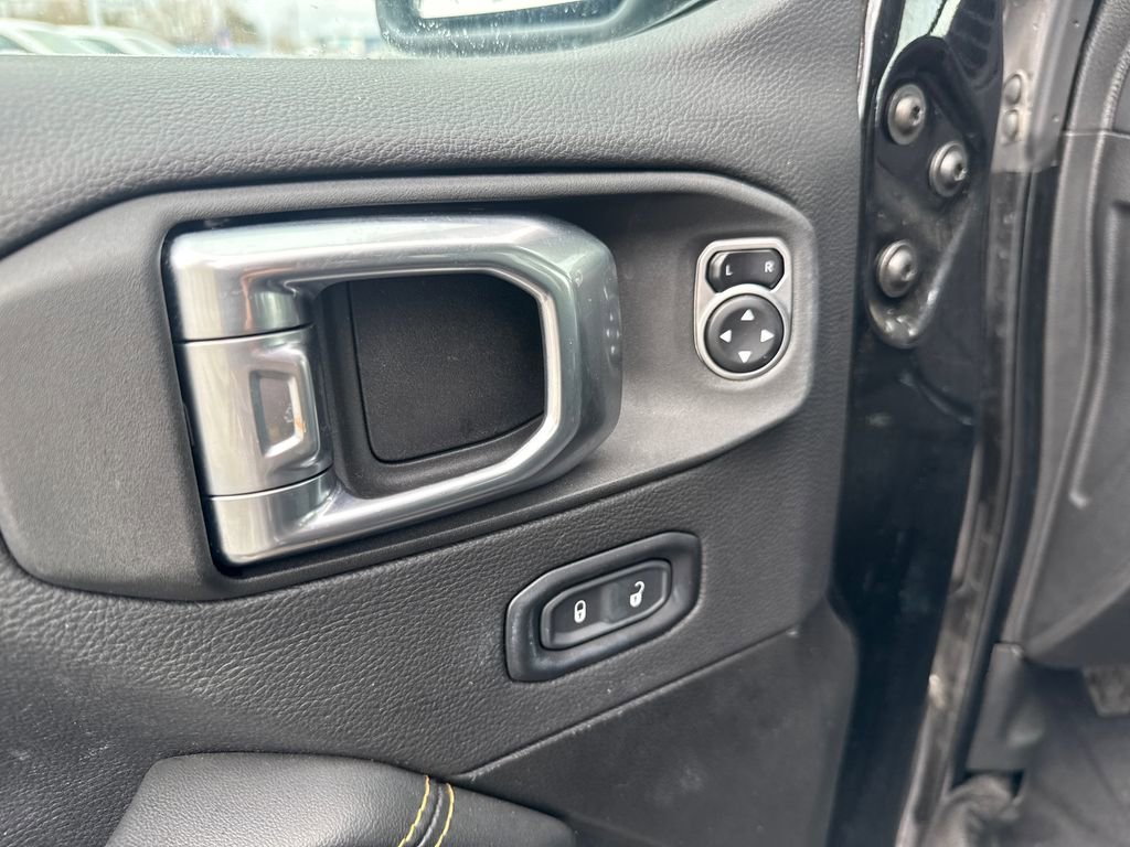 Used 2025 Jeep Wrangler Unlimited Sahara w/ Safety Group AWD/4WD image 11