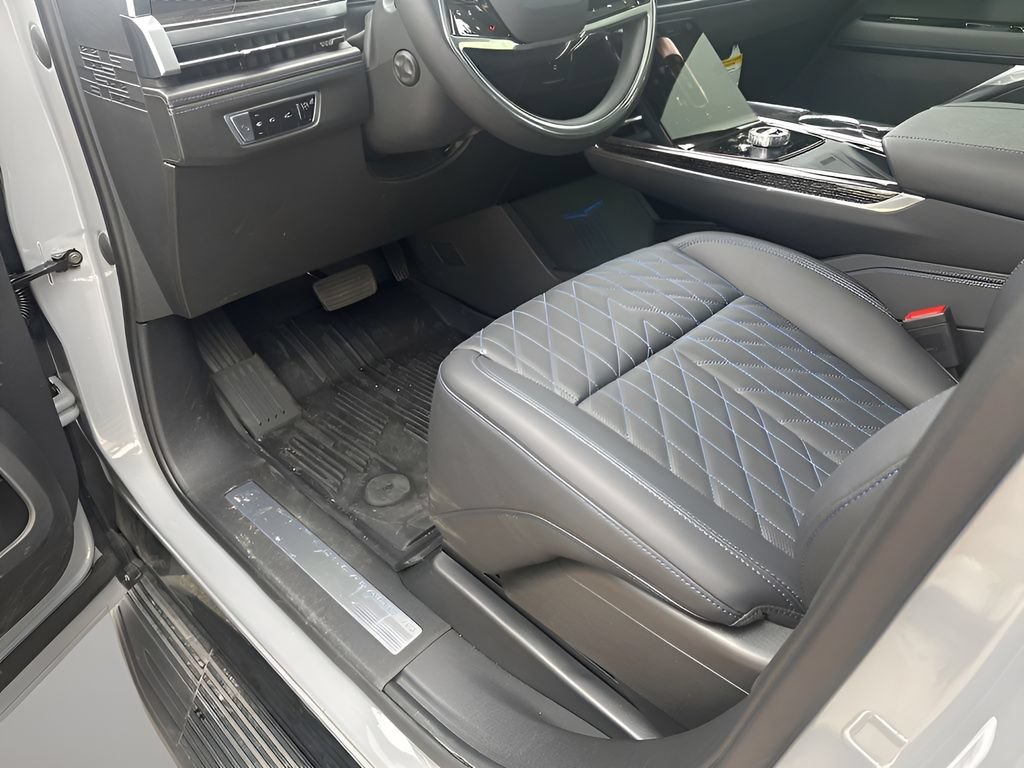 New 2026 Cadillac Escalade IQ Luxury 1 w/ LPO, Floor Liner Package AWD/4WD image 35