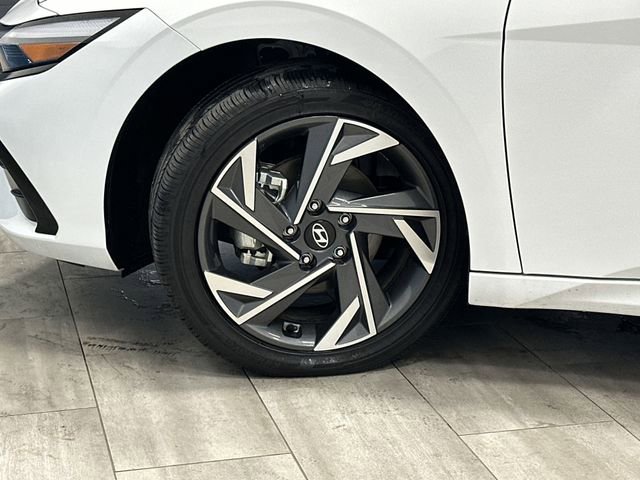 Used 2024 Hyundai Elantra Limited image 35
