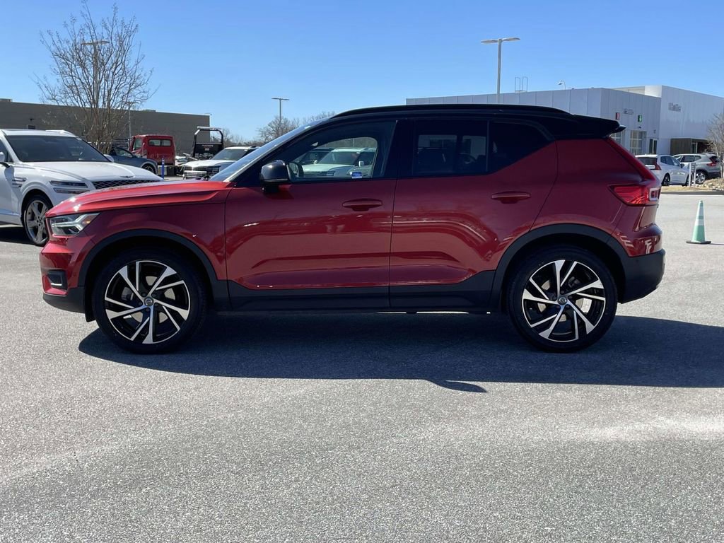 Used 2022 Volvo XC40 T4 R-Design w/ Advanced Package image 20