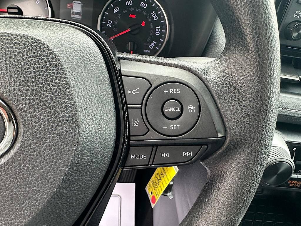 Used 2021 Toyota RAV4 LE AWD/4WD image 21