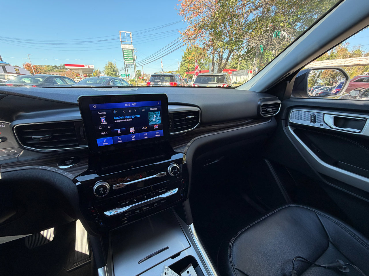 Used 2024 Ford Explorer Limited AWD/4WD image 9