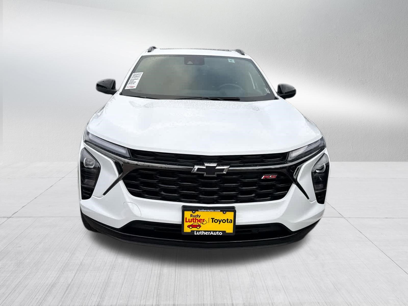 Used 2024 Chevrolet Trax RS w/ Sunroof Package image 2