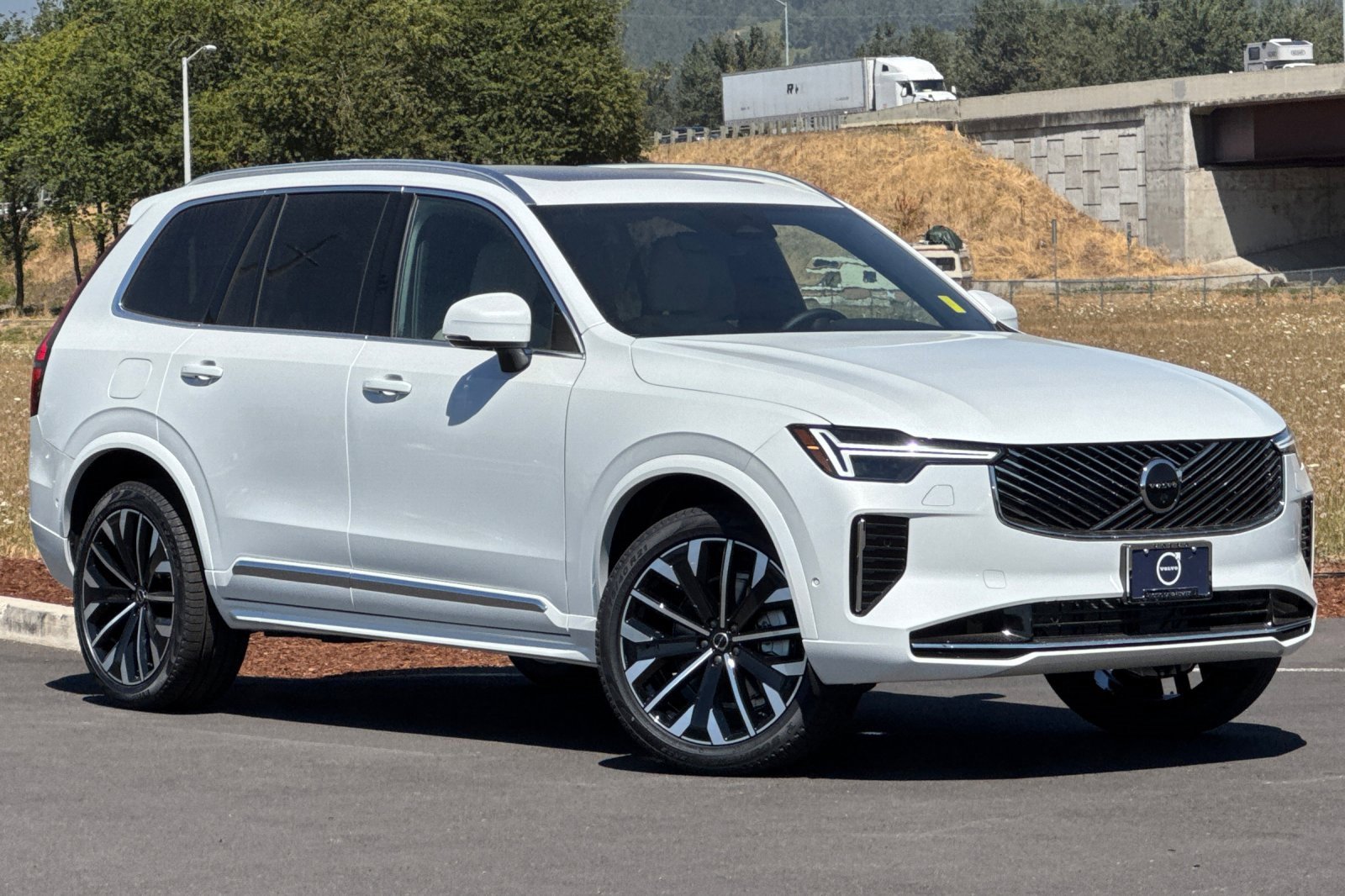 New 2026 Volvo XC90 B6 Plus w/ Protection Package Premier image 1