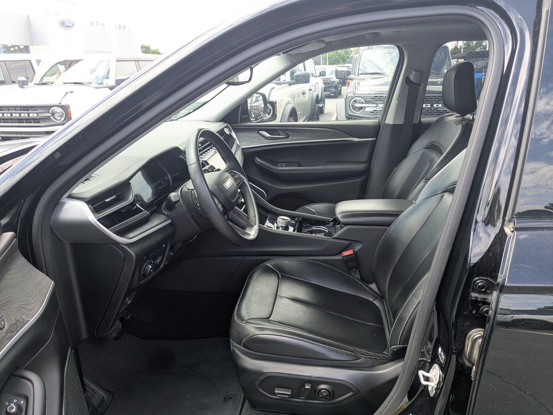 Used 2023 Jeep Grand Cherokee 4WD 4xe image 22