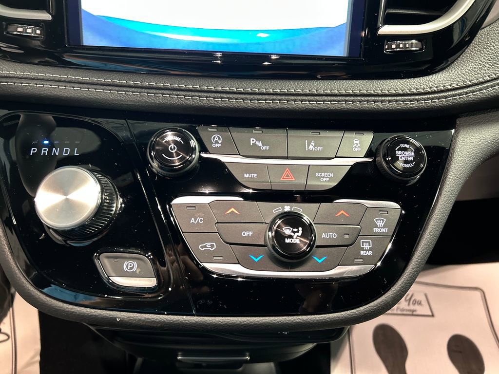 New 2026 Chrysler Pacifica Select FWD image 17