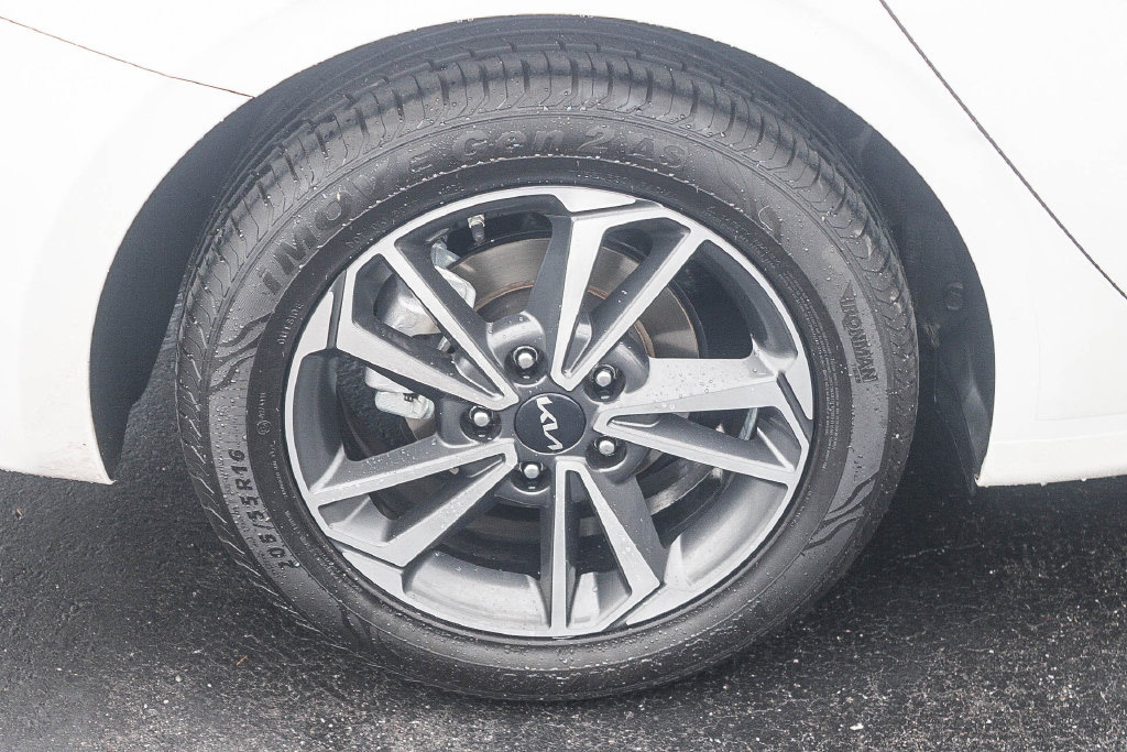 Used 2022 Kia Forte LXS FWD image 11