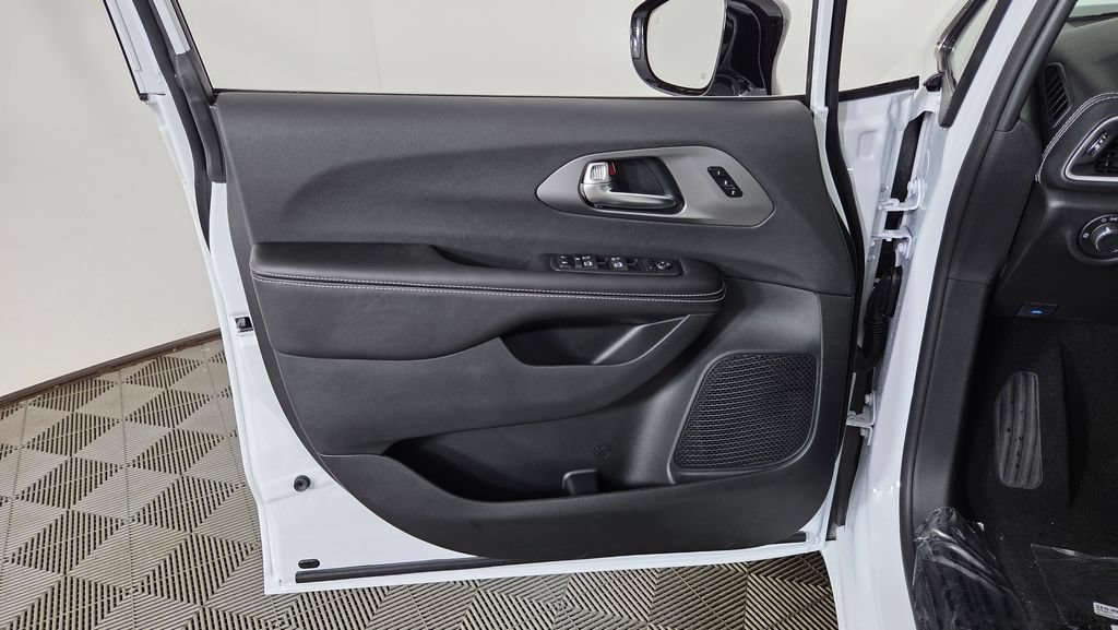 New 2027 Chrysler Pacifica Select AWD/4WD image 13