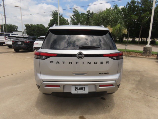 Used 2024 Nissan Pathfinder Platinum w/ Lighting Package (N93) FWD image 11