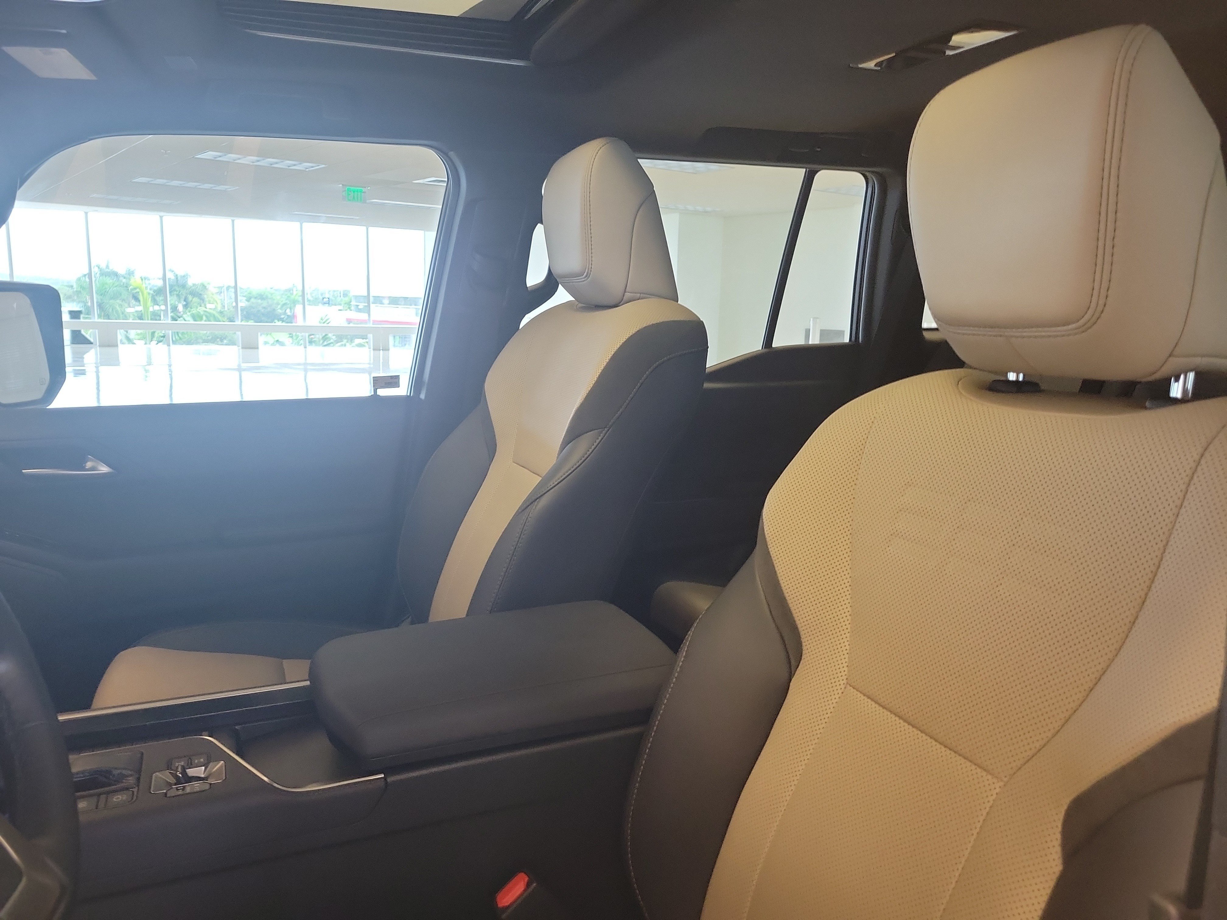 Used 2024 Lexus GX 550 AWD/4WD image 22