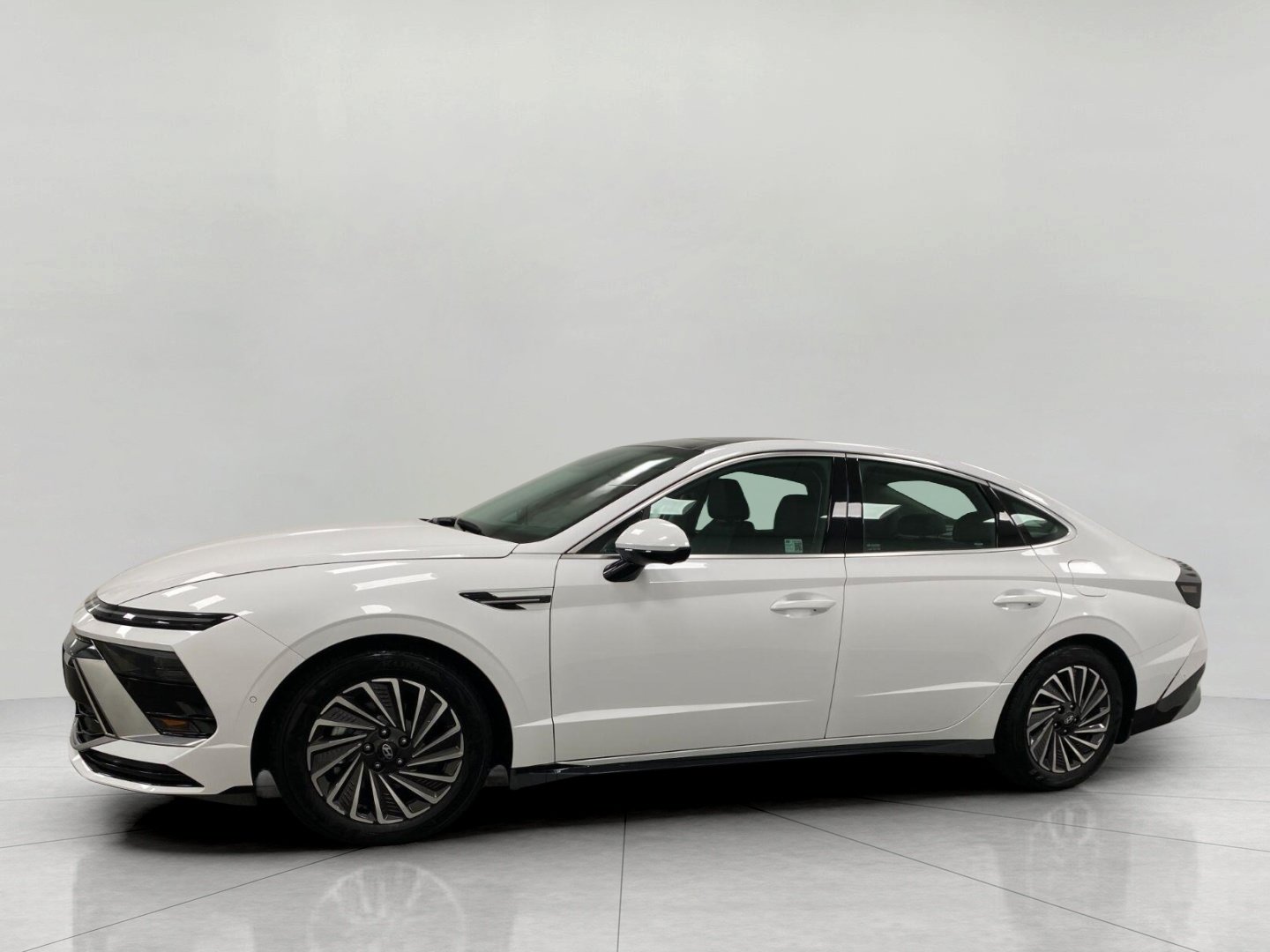 Certified 2025 Hyundai Sonata Limited FWD image 8