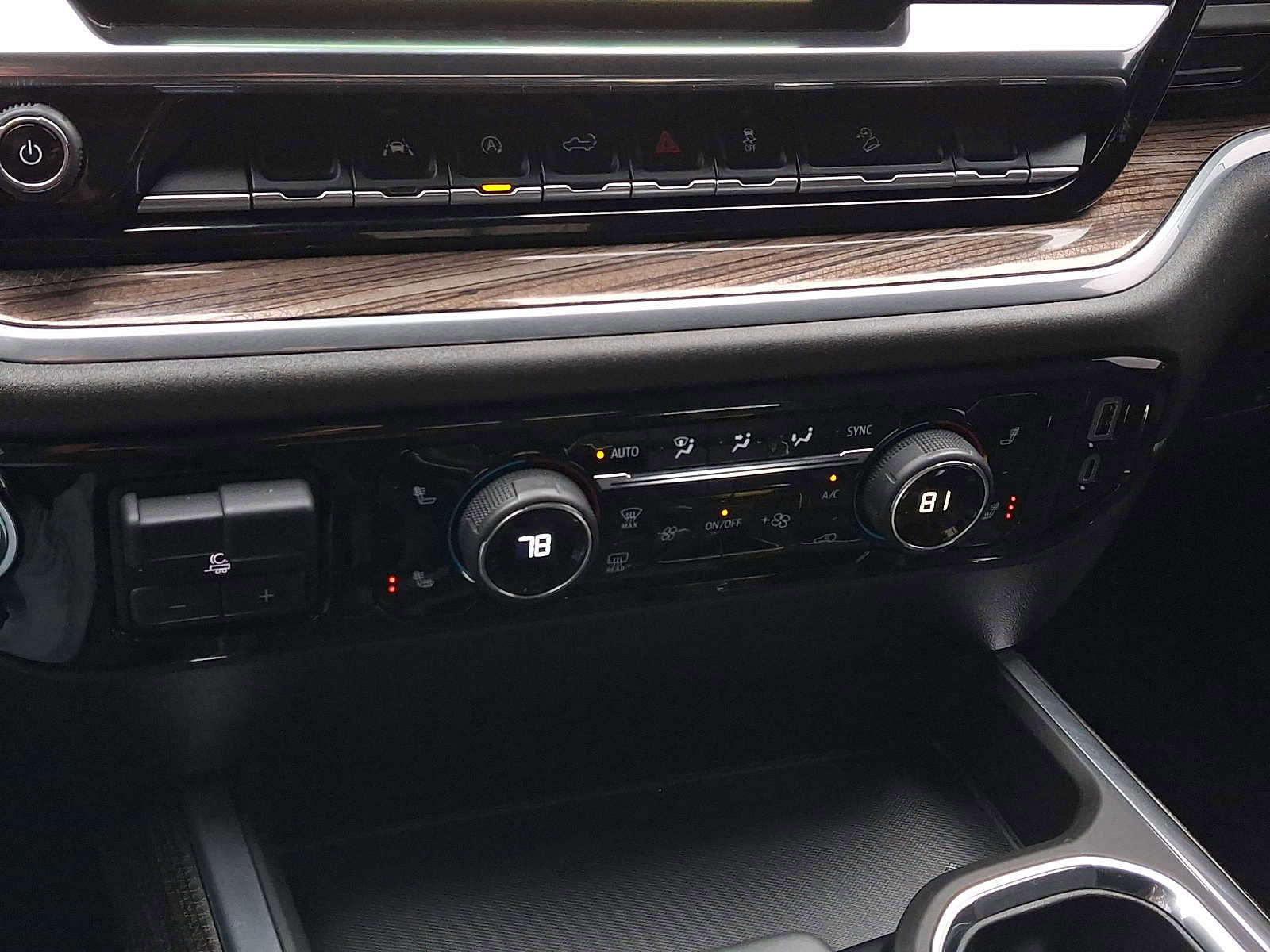 Used 2025 Chevrolet Silverado 1500 RST w/ Dark Appearance Package image 15