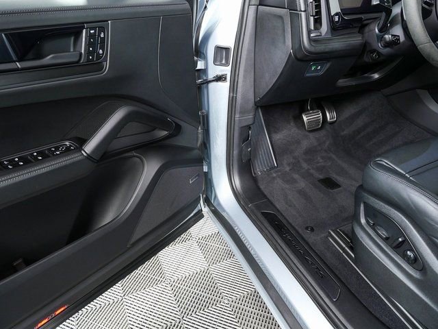 Certified 2025 Porsche Cayenne GTS image 8