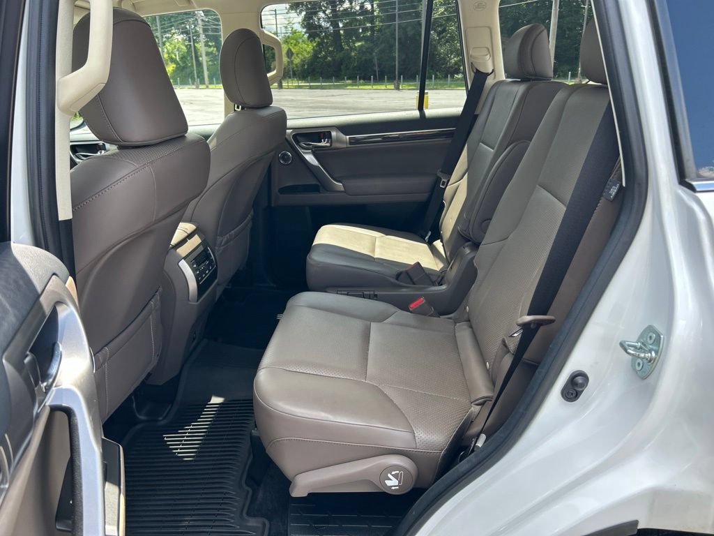Used 2022 Lexus GX 460 Luxury w/ Sport Design Package AWD/4WD image 28
