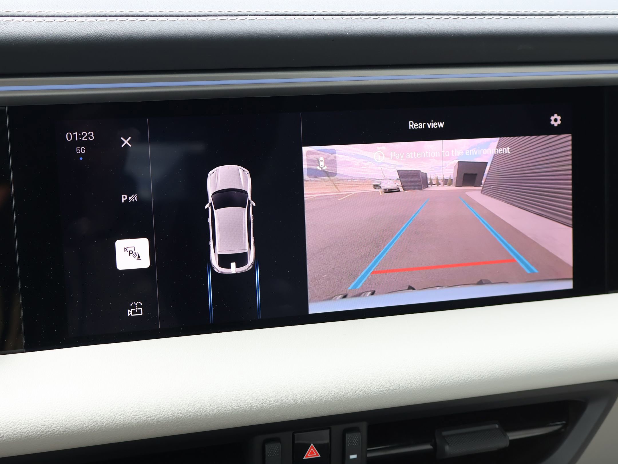 Certified 2025 Porsche Macan 4 Electric AWD/4WD image 20
