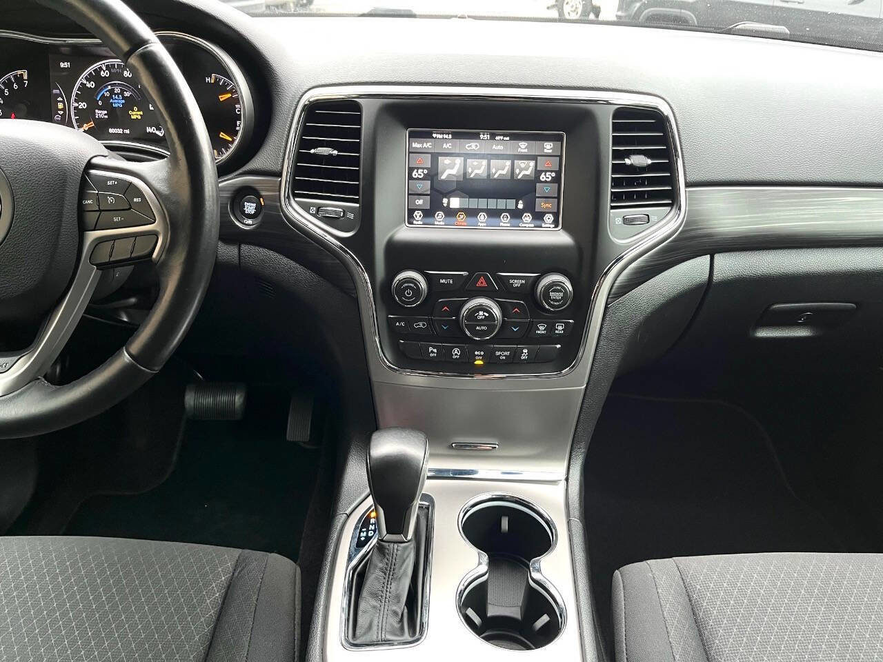 Used 2019 Jeep Grand Cherokee Laredo image 19